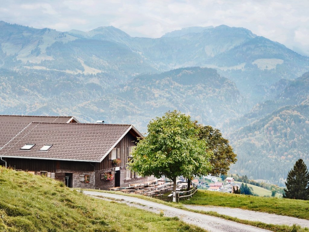 Alpe Schwende mit First im Hintergrund